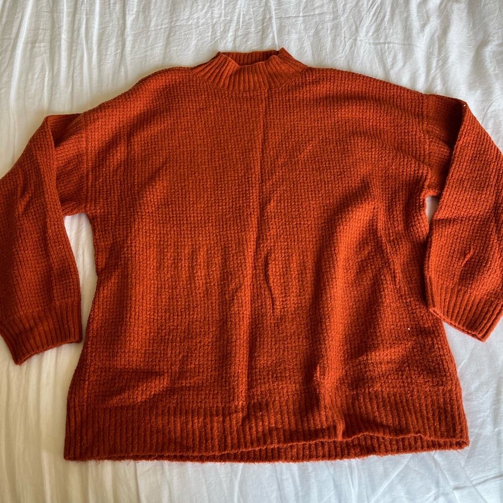 Burnt orange sweater size M, never worn